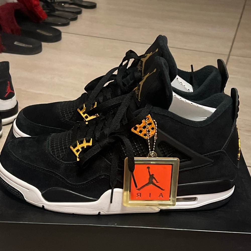 AIR JORDAN 4 RETRO “ROYALTY” size 11